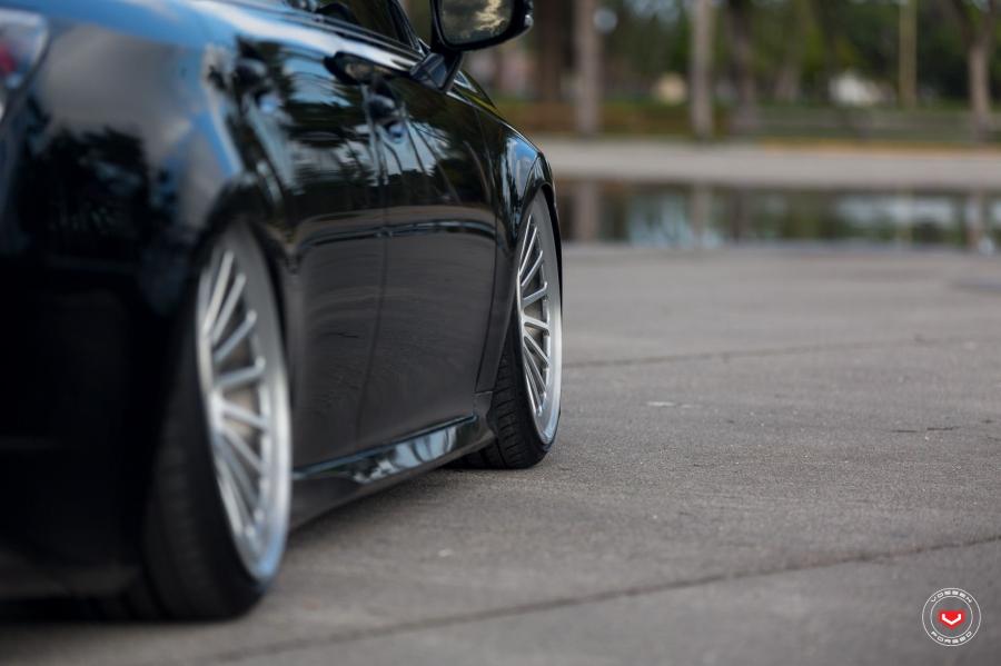 Детали экстерьера Lexus GS on Vossen Wheels (LC-106) 2016 года  (фото 34 из 61)